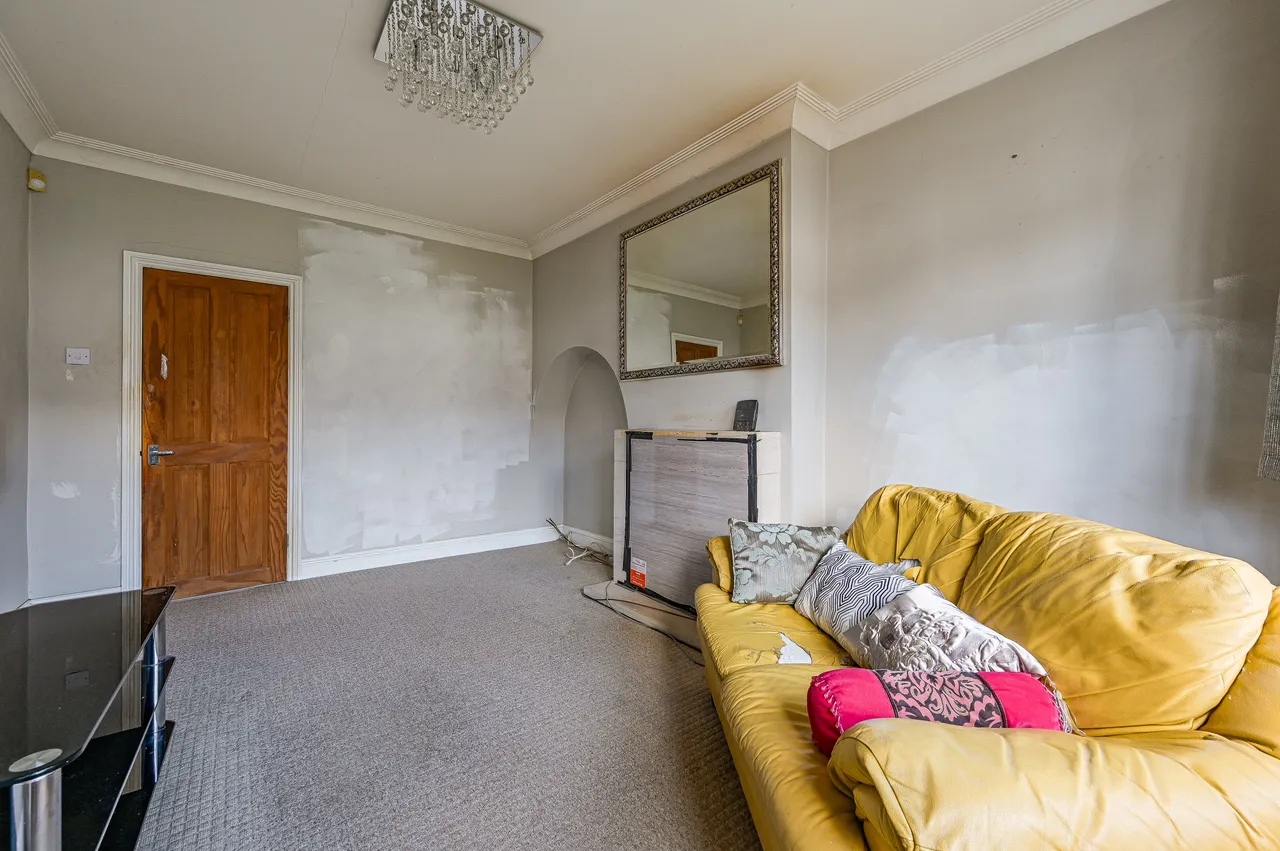 116 Longhill Road, London, photo 11