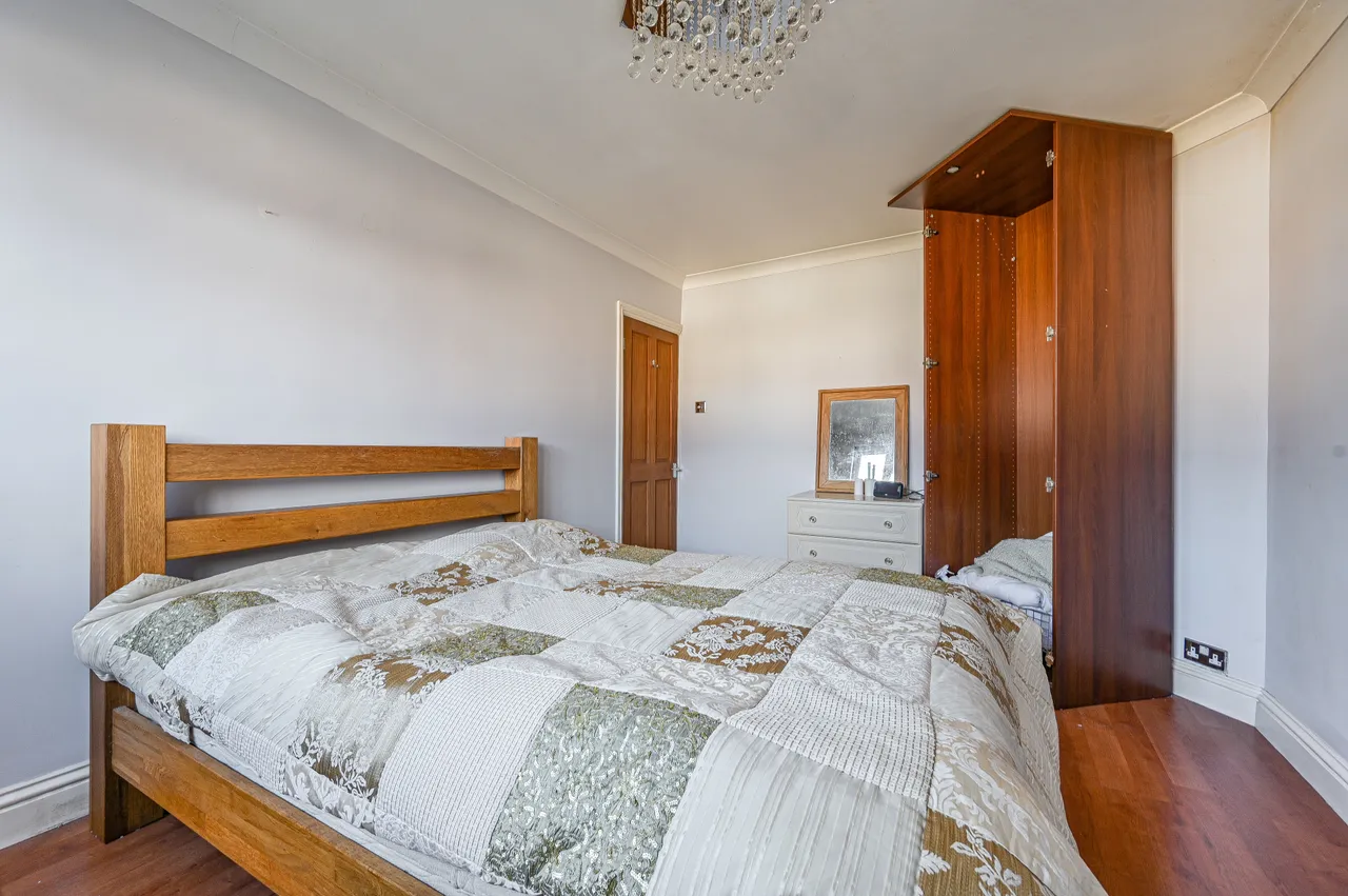 116 Longhill Road, London, photo 9