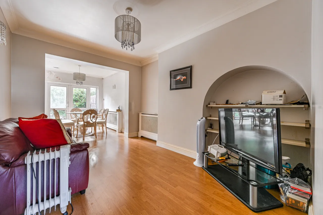 116 Longhill Road, London, photo 2