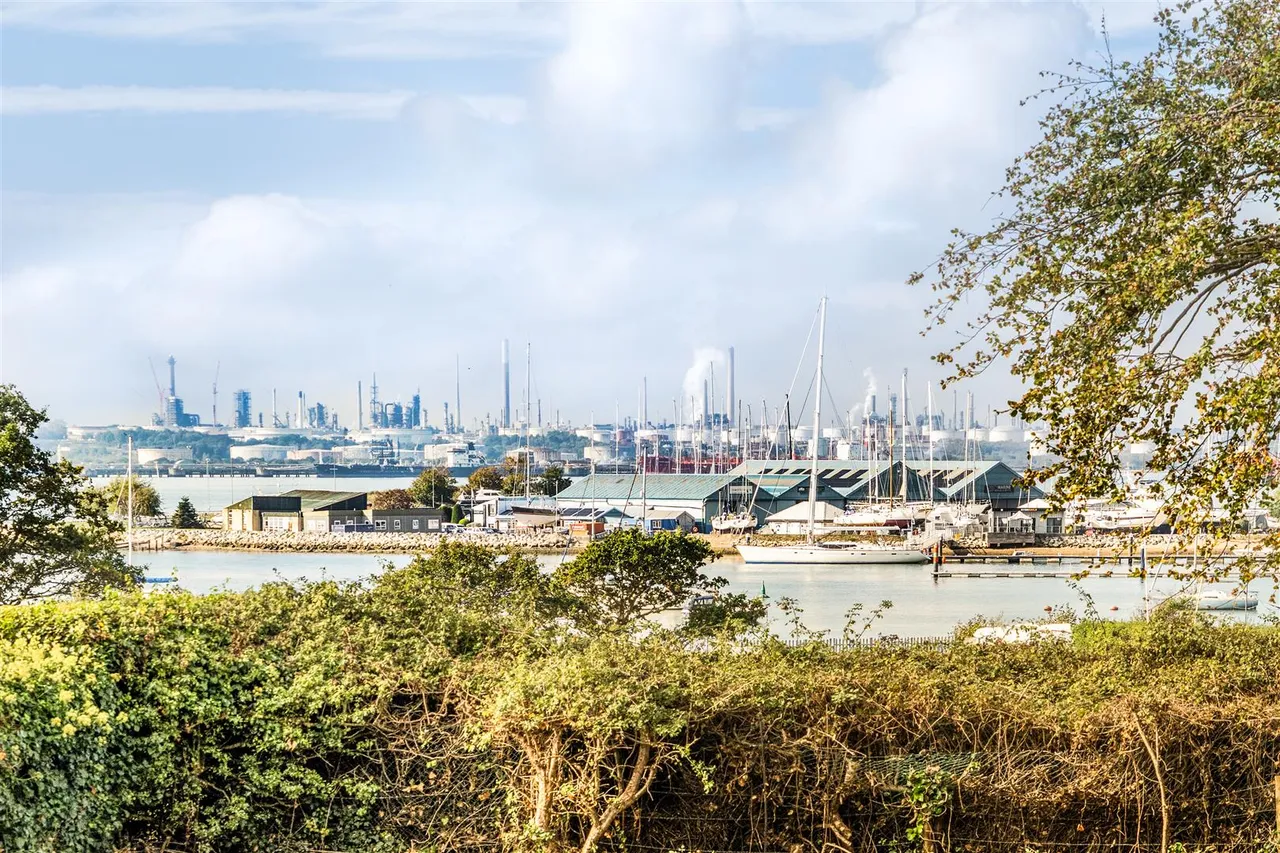 Havelock Road, Warsash, photo 12