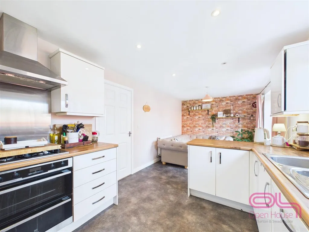 Upton Drive, Burton-On-Trent, DE14, photo 8