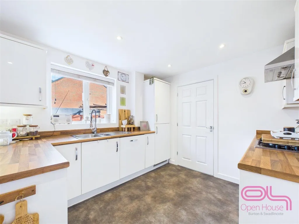 Upton Drive, Burton-On-Trent, DE14, photo 9