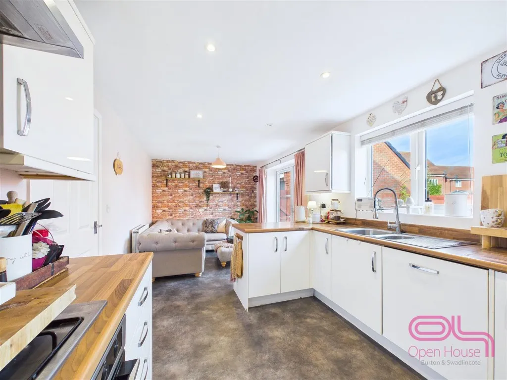 Upton Drive, Burton-On-Trent, DE14, photo 6