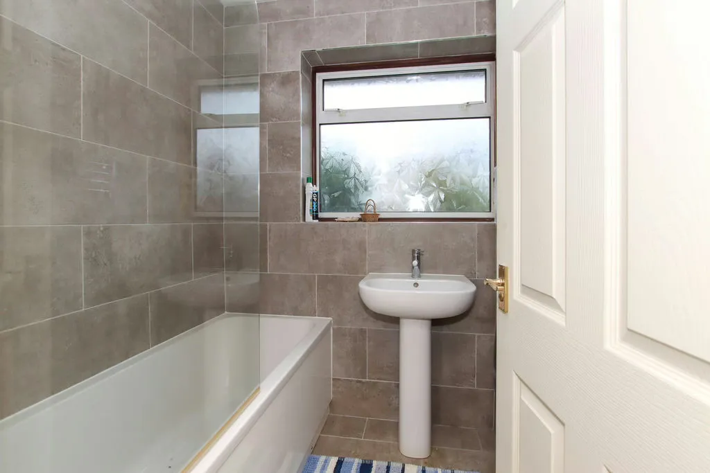 Tile Kiln Lane, Hemel Hempstead, Hertfordshire, HP3 8NH, photo 6