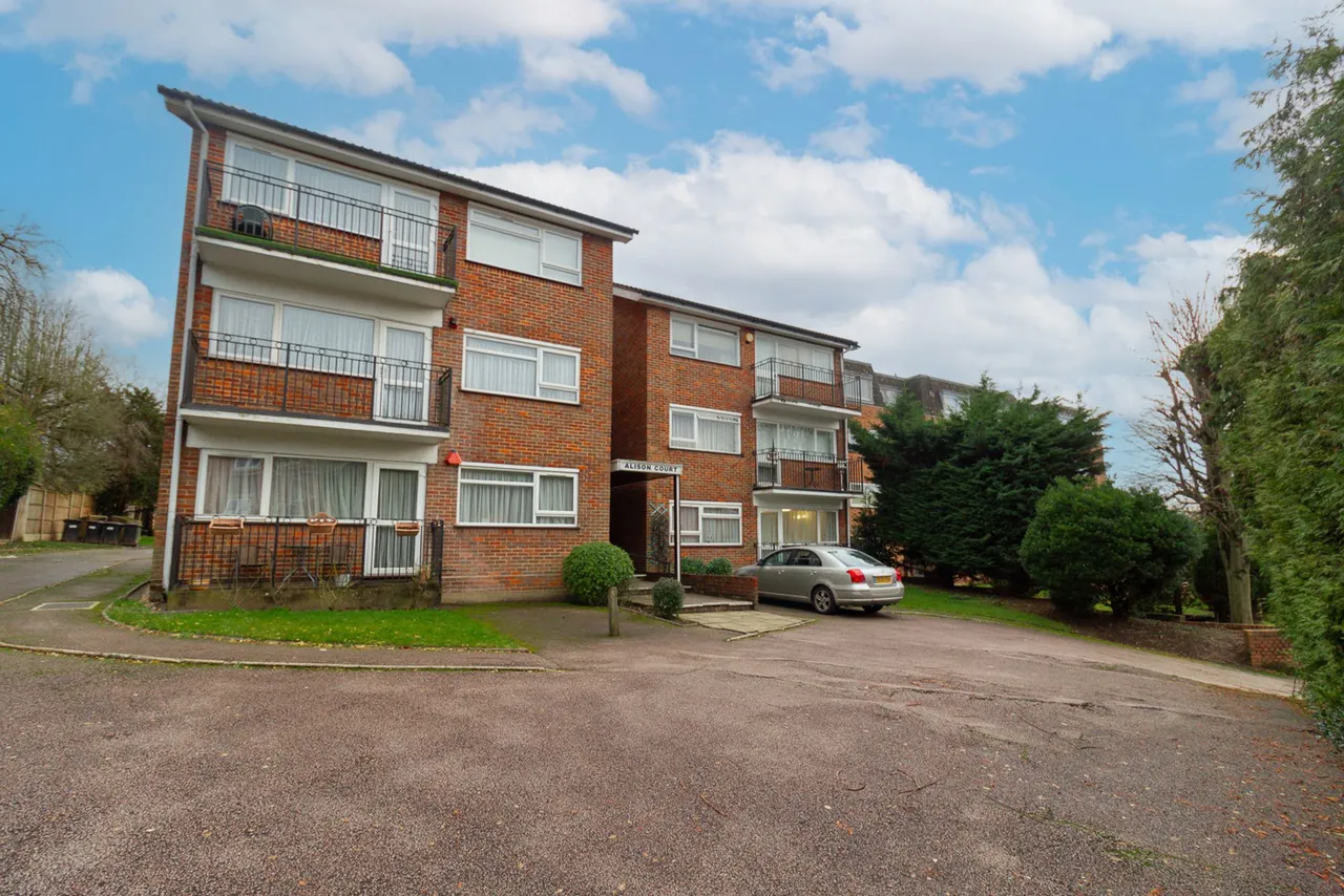 Hale Lane, Edgware, HA8, photo 2