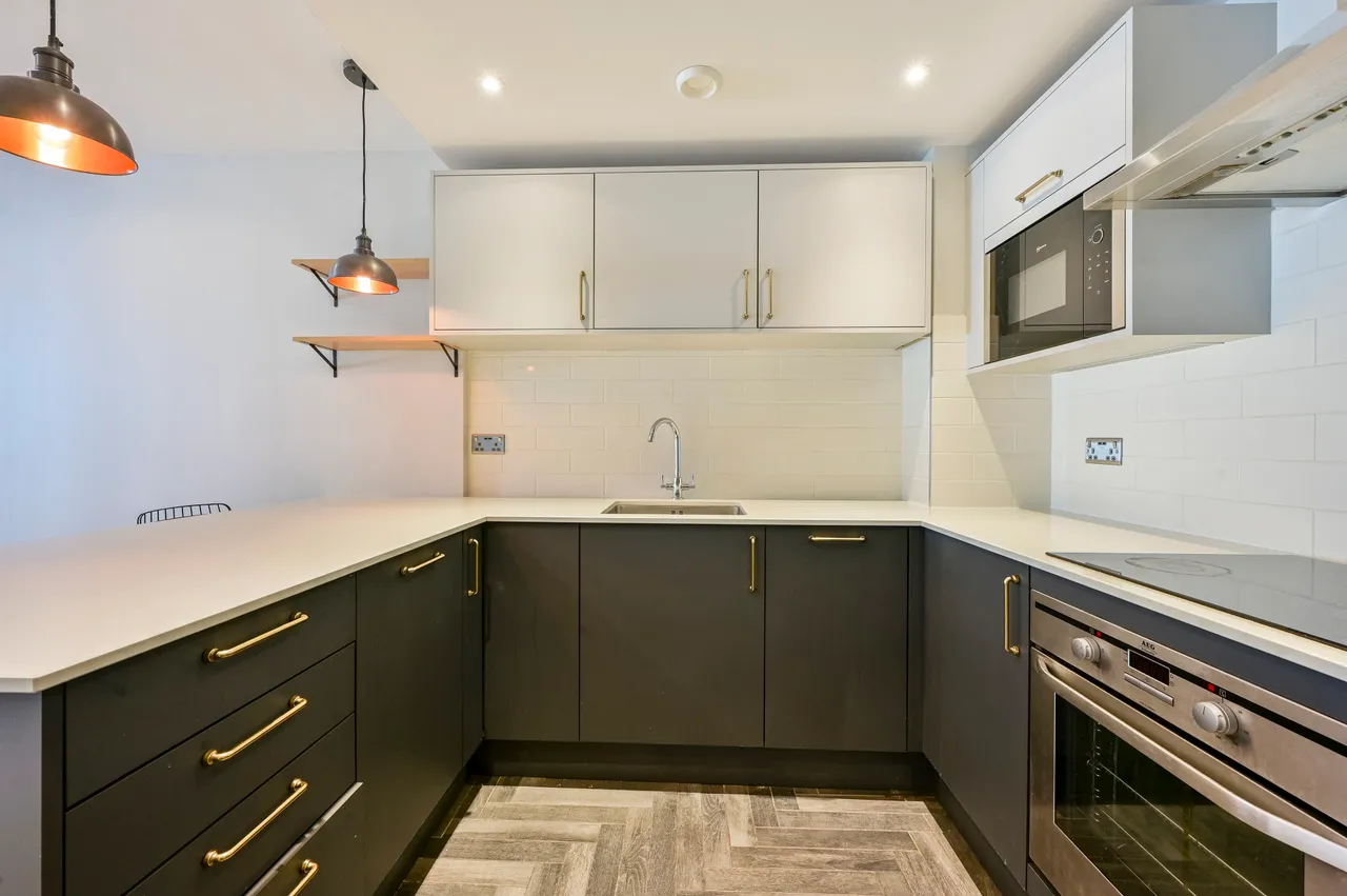 Apartment 1, 33 Osiers Road, London, photo 3