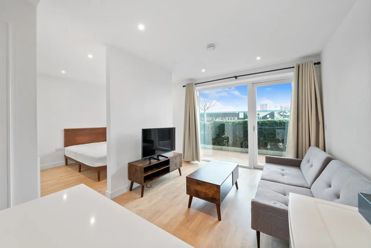 Accolade Avenue, Southall, photo 7