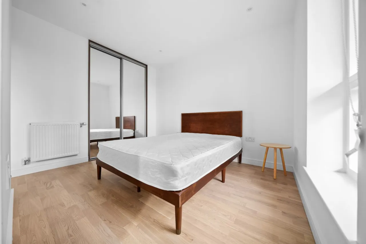 Accolade Avenue, Southall, photo 4