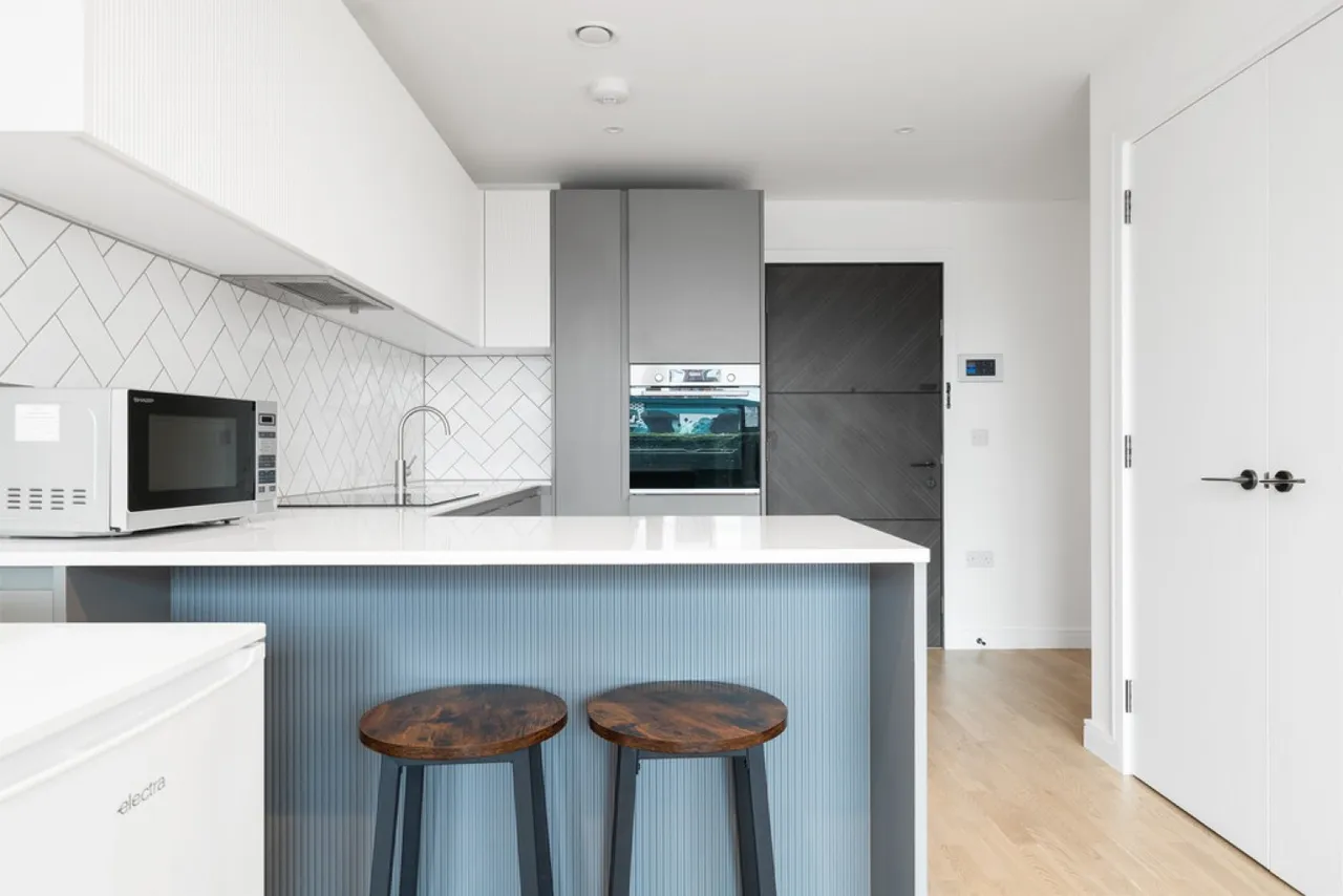 Accolade Avenue, Southall, photo 11