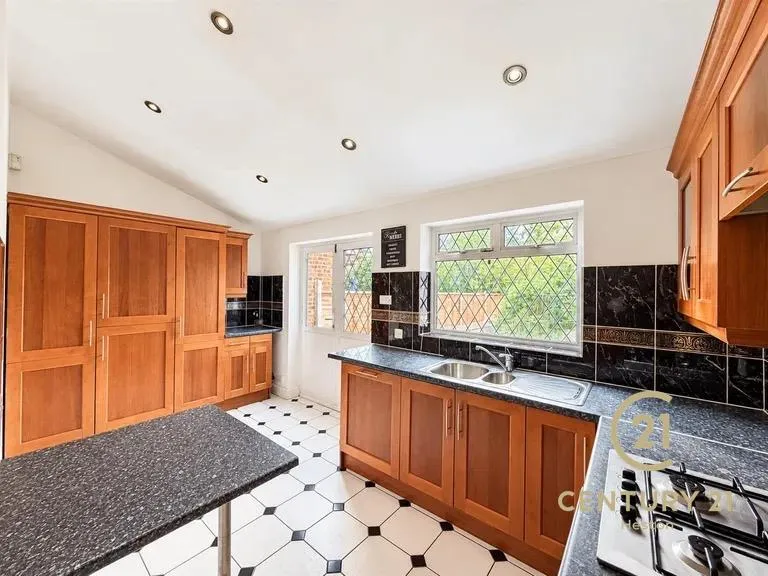 Gresham Road, Hounslow, TW3, photo 7