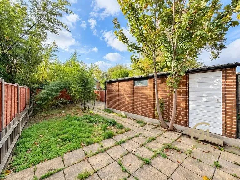 Gresham Road, Hounslow, TW3, photo 13