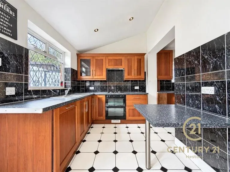 Gresham Road, Hounslow, TW3, photo 4