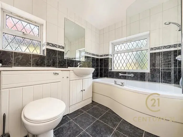 Gresham Road, Hounslow, TW3, photo 12