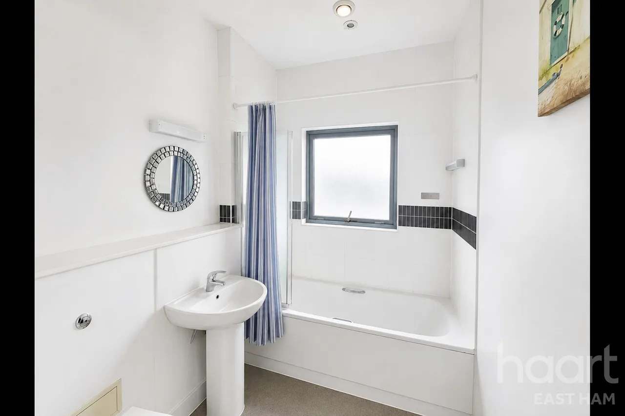 Pegasus House, Plaistow -, E13, photo 7