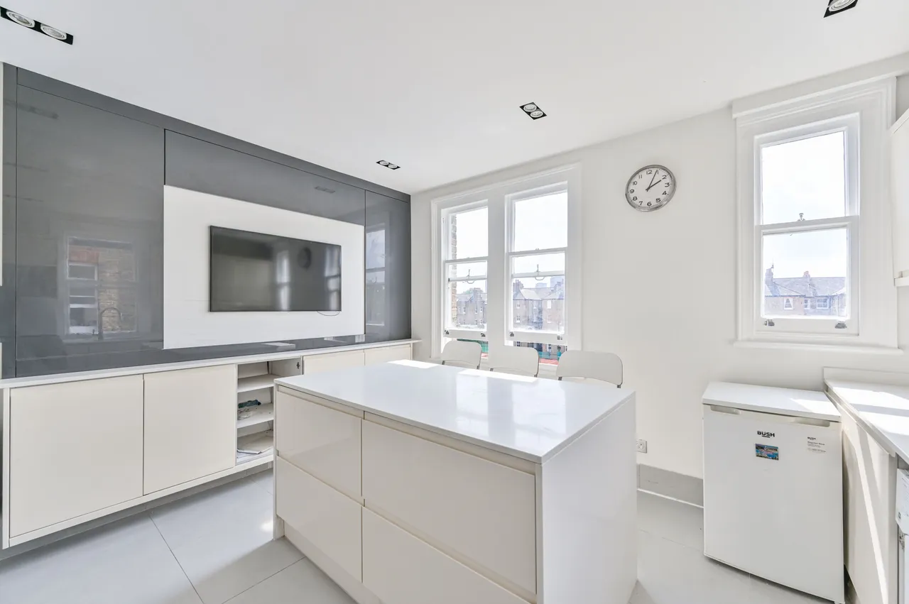 208 Castellain Mansions, Castellain Road, London, photo 9