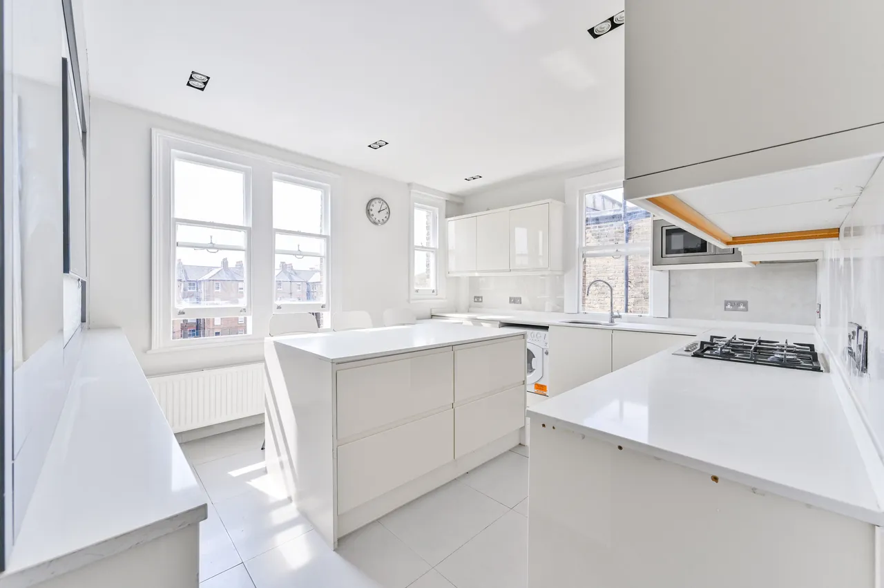208 Castellain Mansions, Castellain Road, London, photo 3