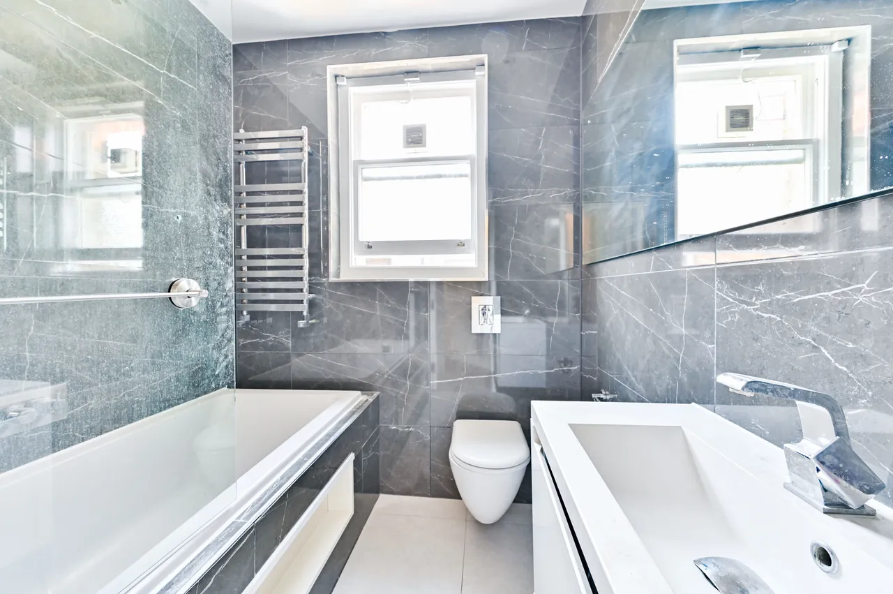 208 Castellain Mansions, Castellain Road, London, photo 6