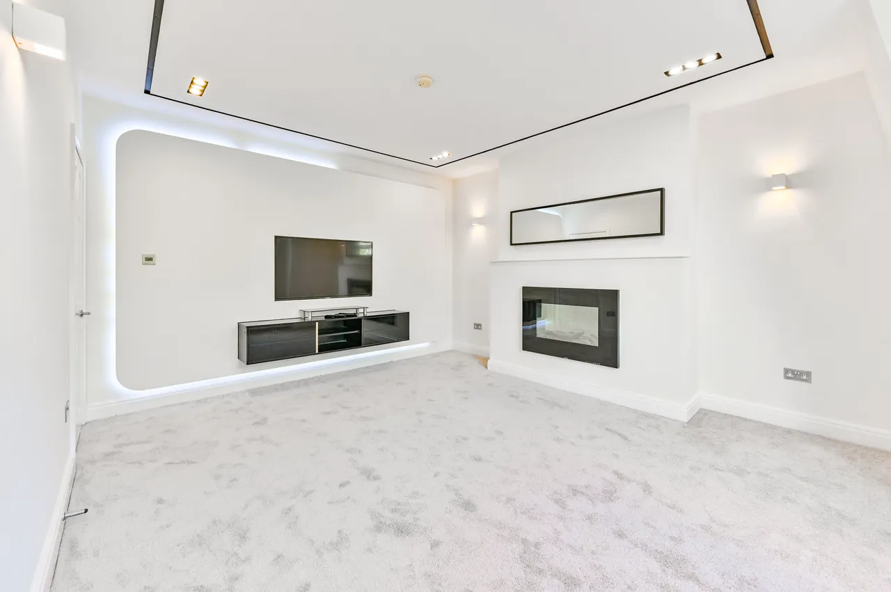 208 Castellain Mansions, Castellain Road, London, photo 2
