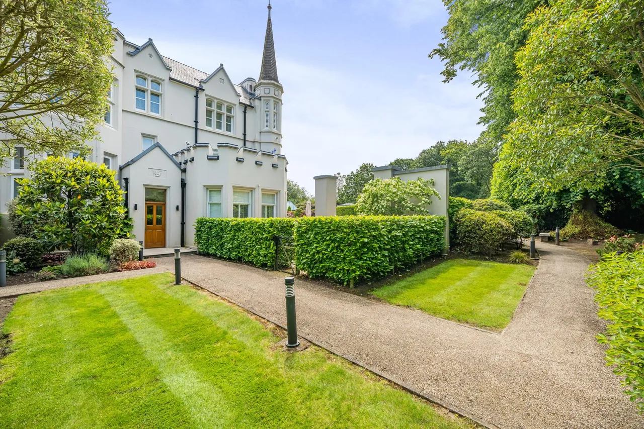 3 bed flat for sale, Kingswood Warren Park, Kingswood, KT20