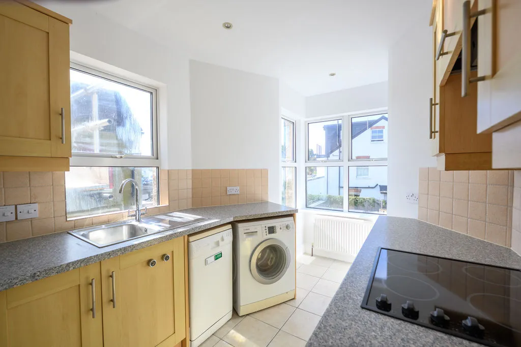 Walton Road, West Molesey KT8 2JE, photo 2