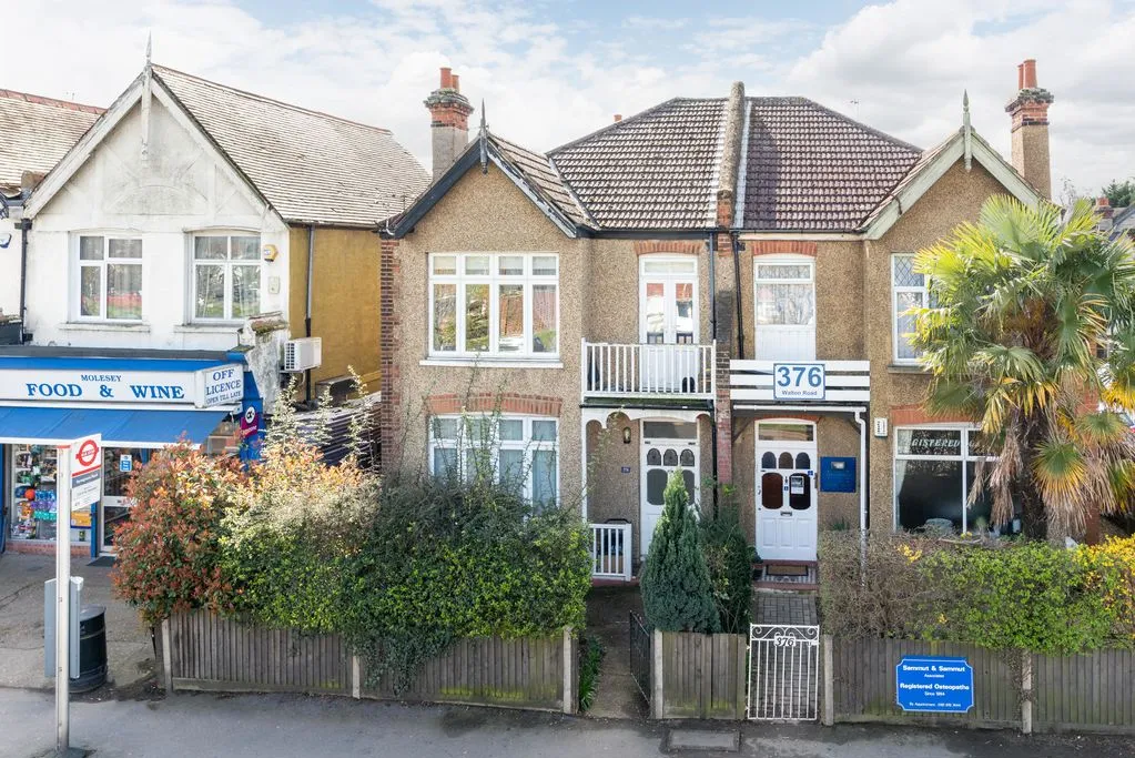 2 bed flat to rent — Walton Road, West Molesey KT8 2JE