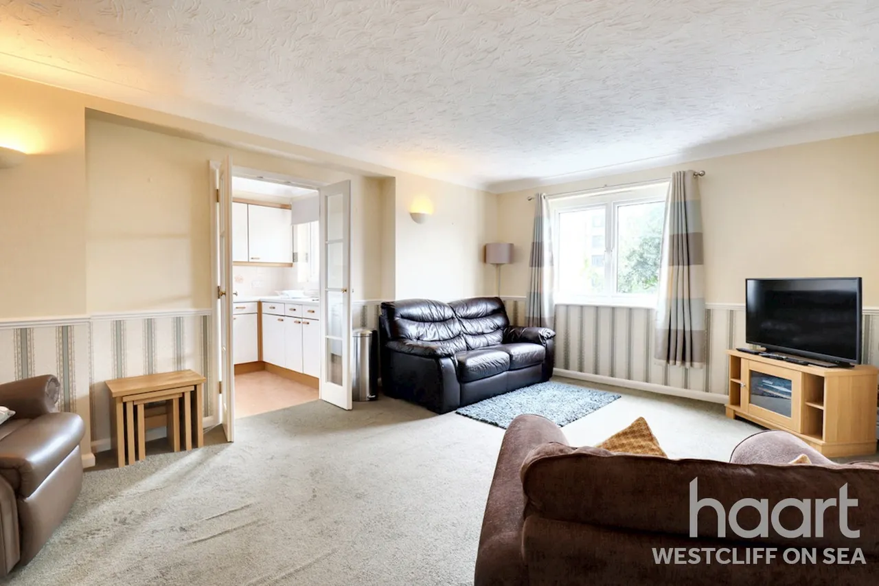 2 bed retirement property for sale, Balmoral Road, Westcliff-On-Sea, SS0