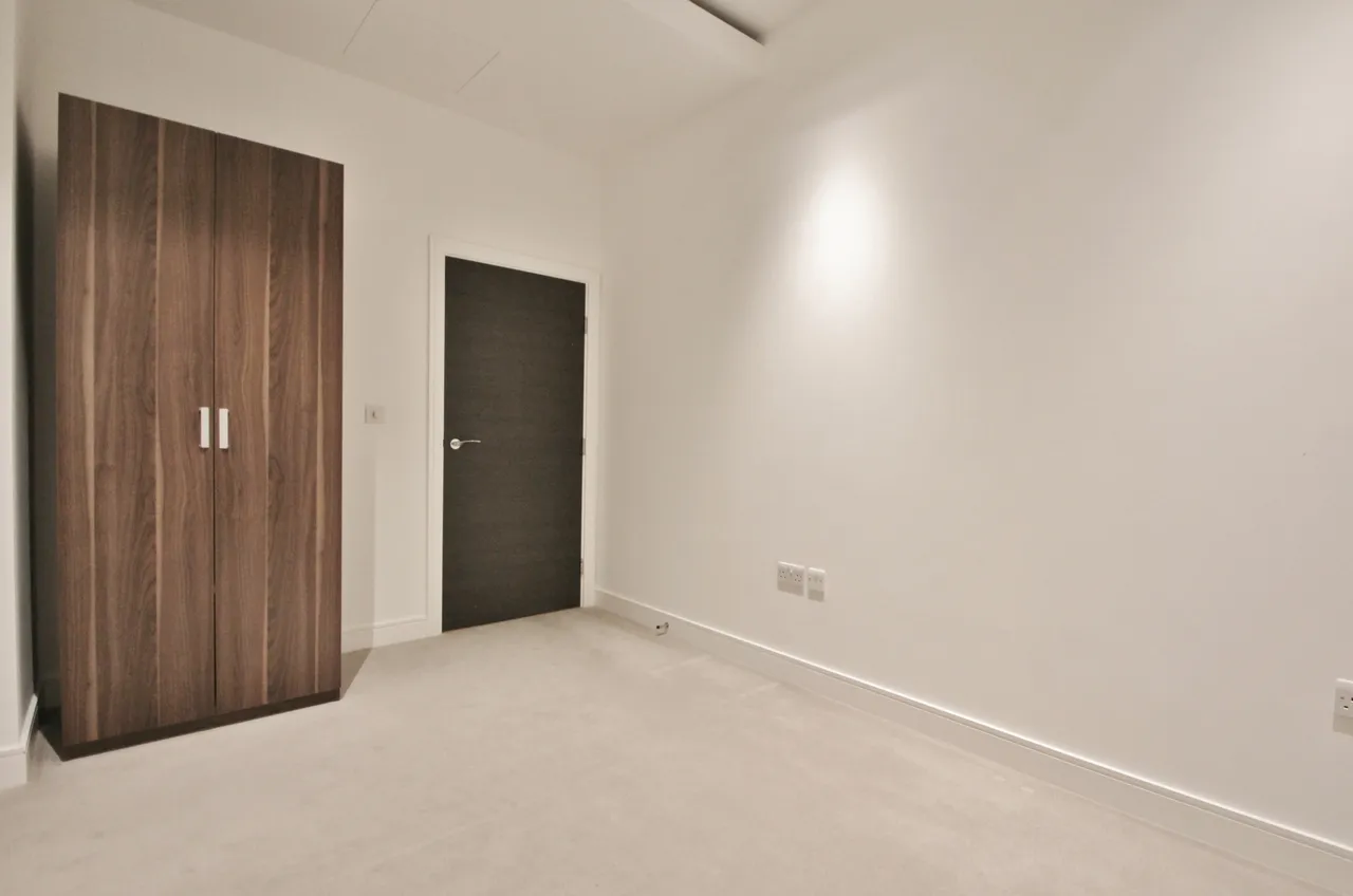 Kew Bridge Road, Brentford, TW8, photo 8