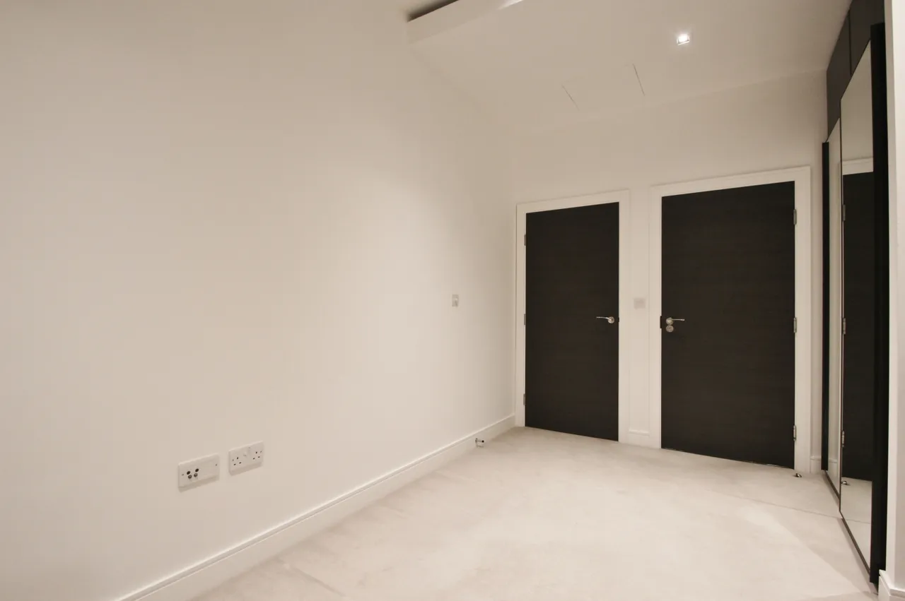 Kew Bridge Road, Brentford, TW8, photo 12