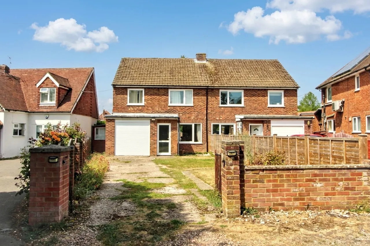 3 bed house for sale, Tudor Road, Hazlemere, HP15