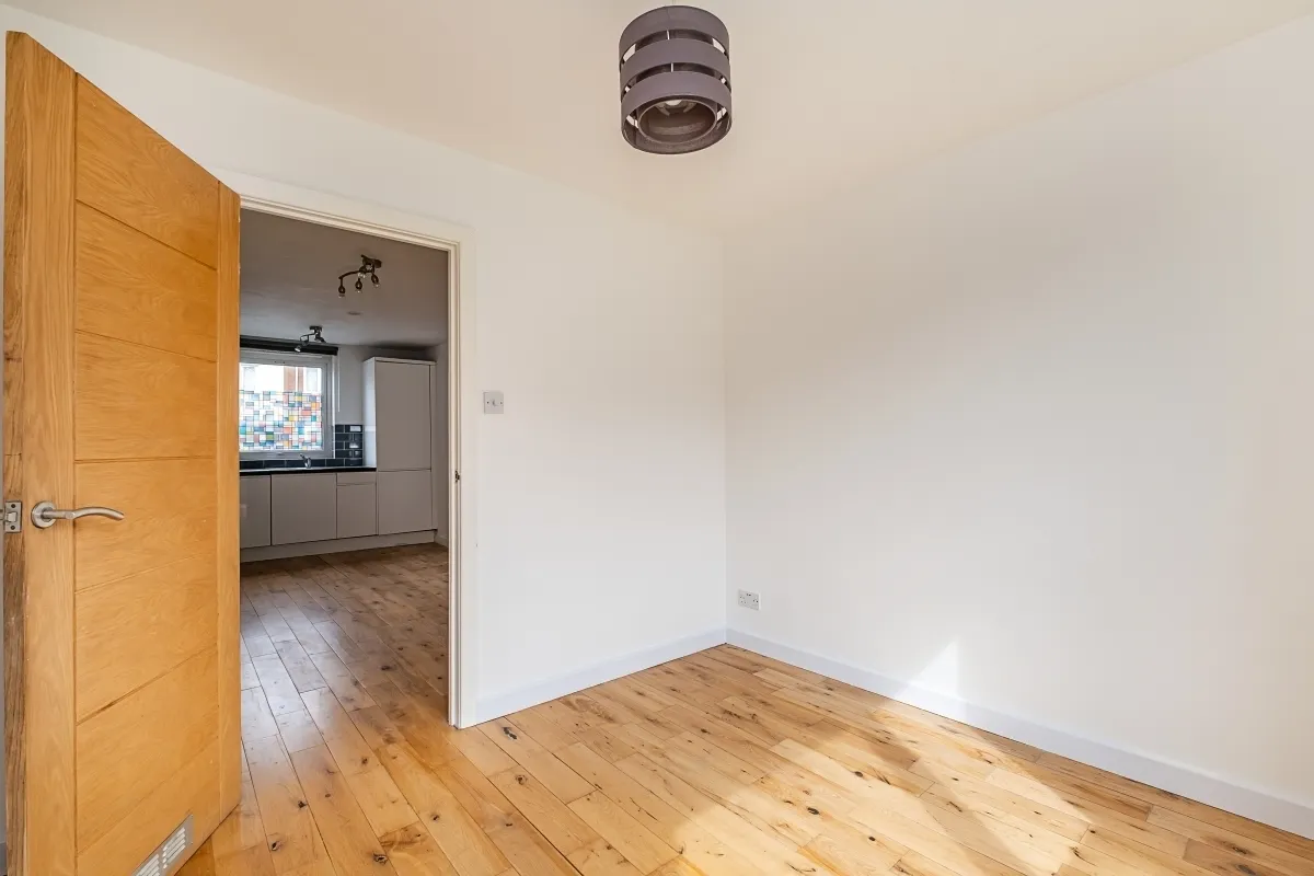 Waverton Road, London, SW18, photo 10