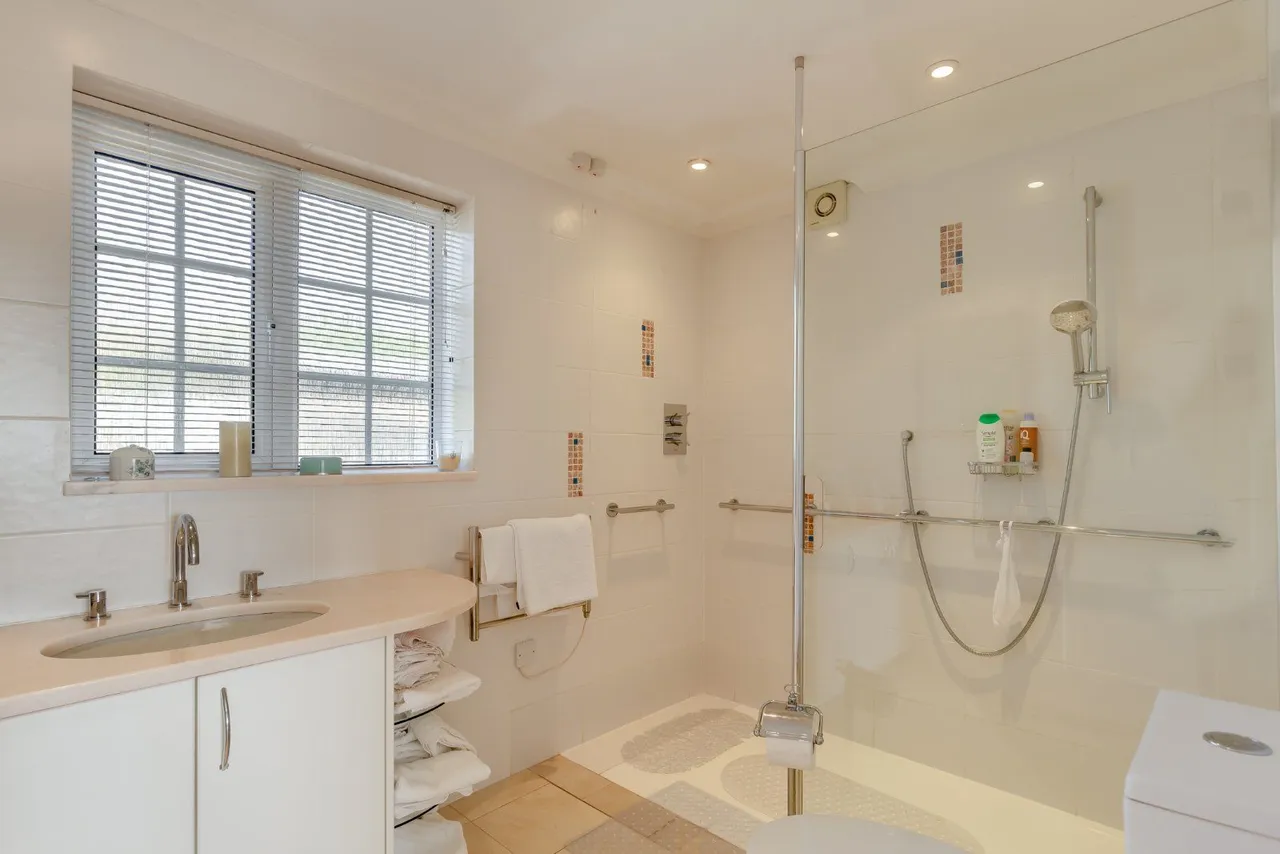 Bar Road, Helford Passage Hill, Mawnan Smith, Falmouth, TR11 5LE, photo 11