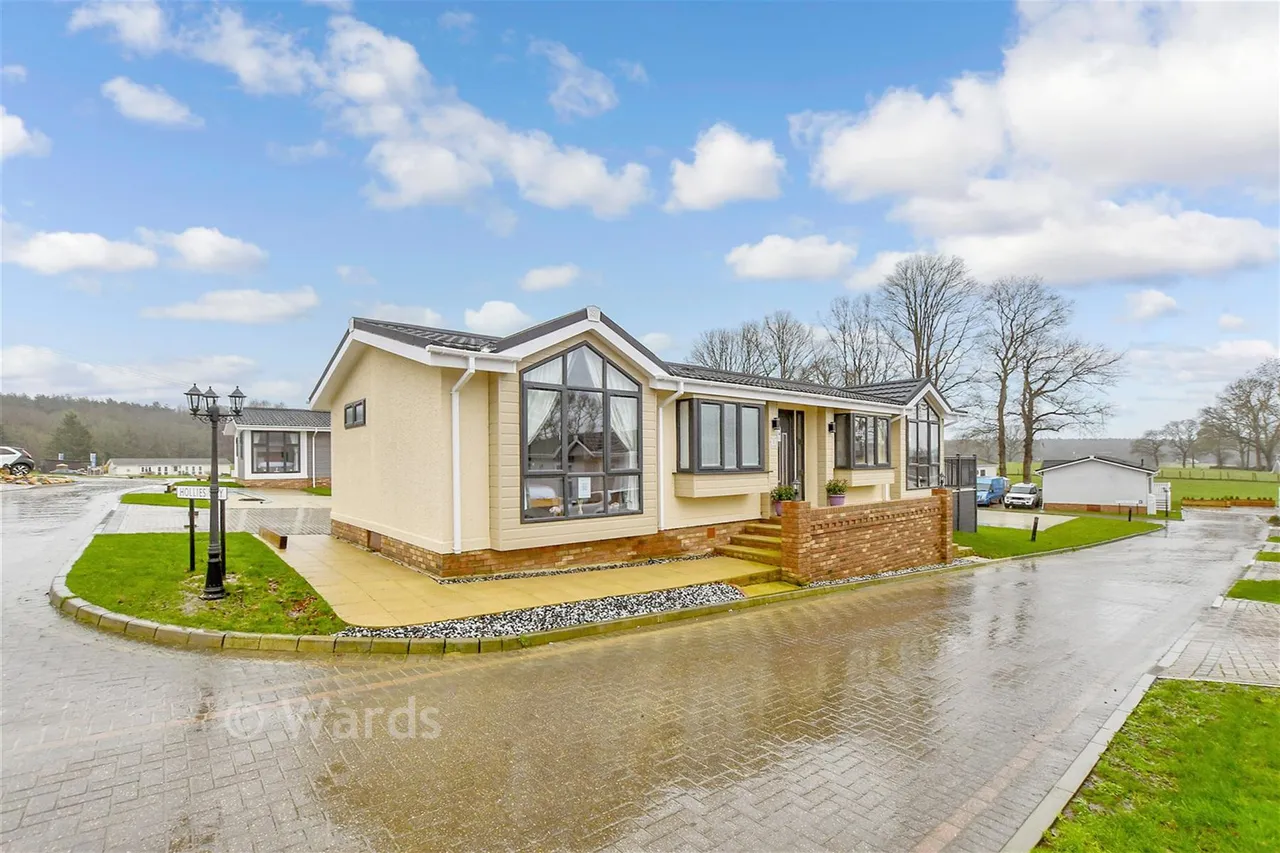 2 bed park home for sale, Hollies Way, Biddenden, TN27