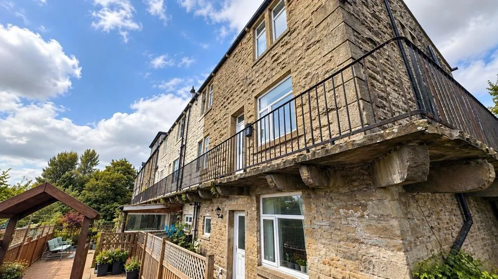 2 bed house to rent, Back Broading Terrace, Loveclough, BB4