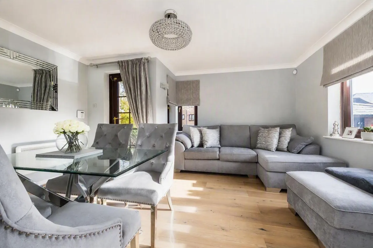 2 bed flat for sale, Cedar Close, Buckhurst Hill, IG9