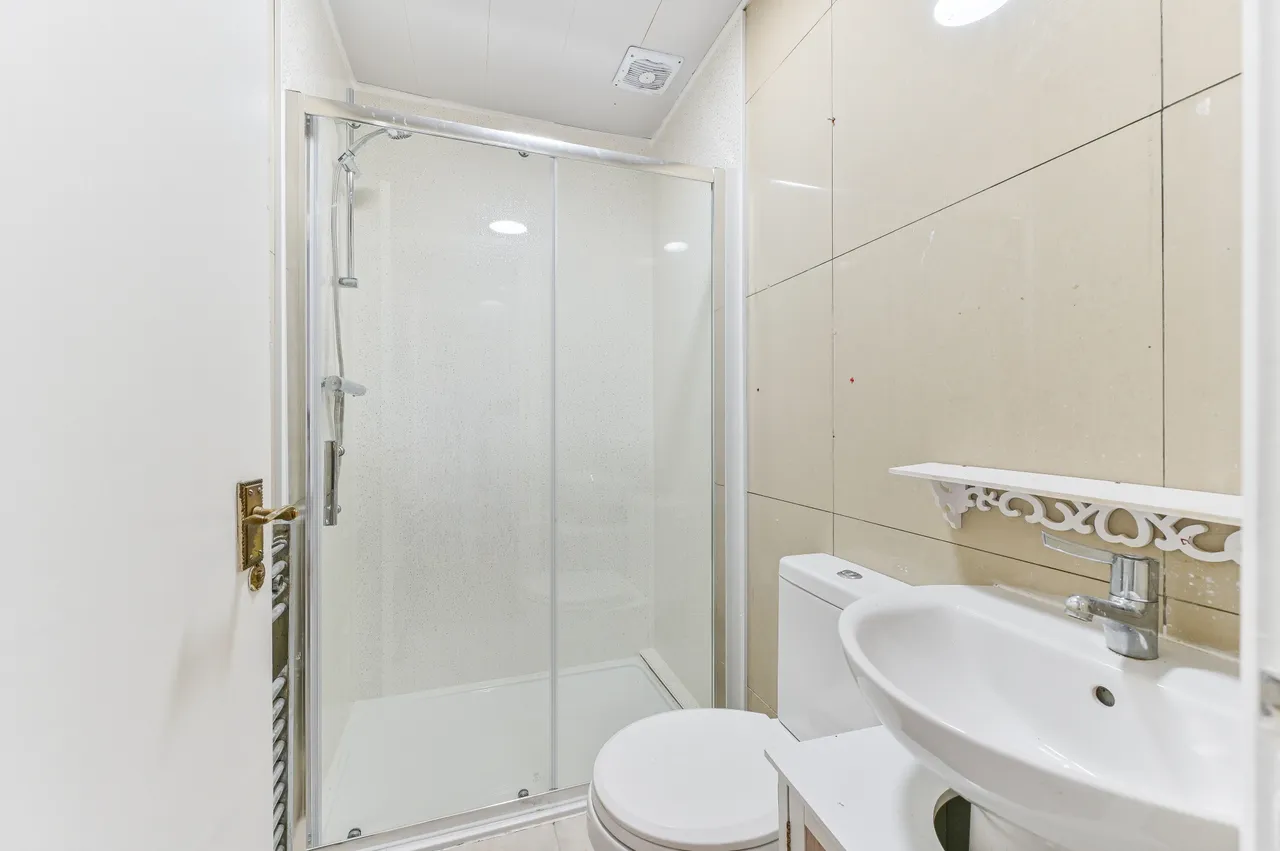 Flat 1, 234 Whitehorse Road, Croydon, photo 11