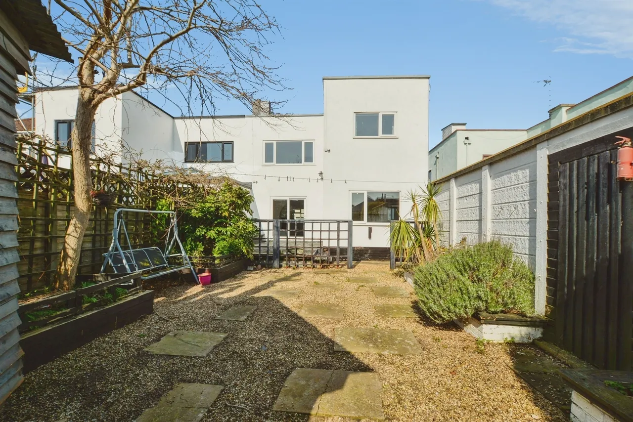 4 bed house for sale — Castleton Boulevard, SKEGNESS