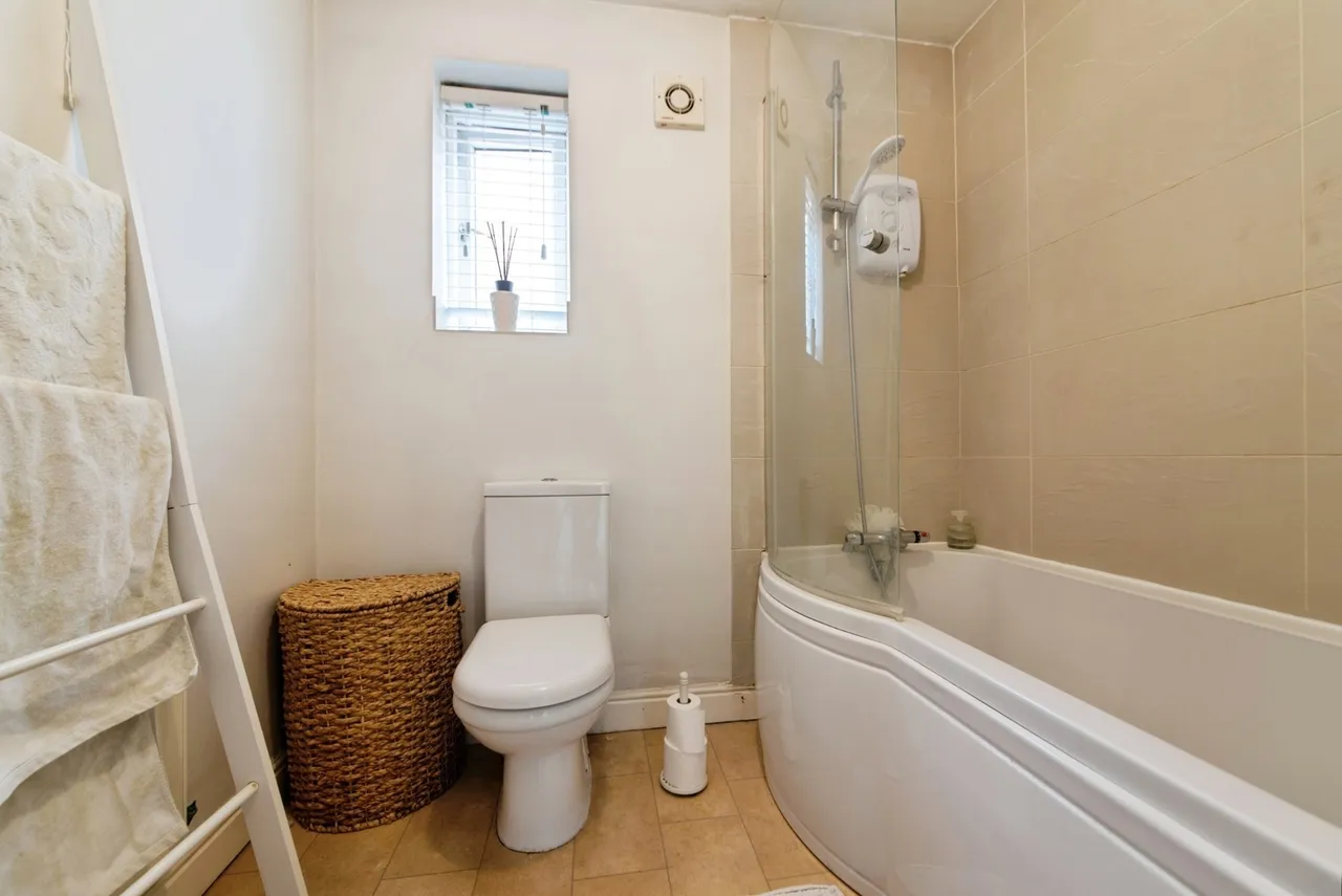 Wentworth Drive, Dunholme, Lincoln, Lincolnshire, LN2, photo 17