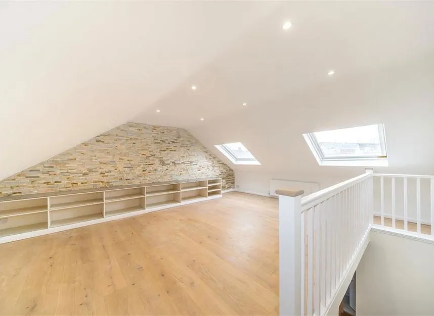 3 bed flat for sale — Rita Road, Stockwell, SW8