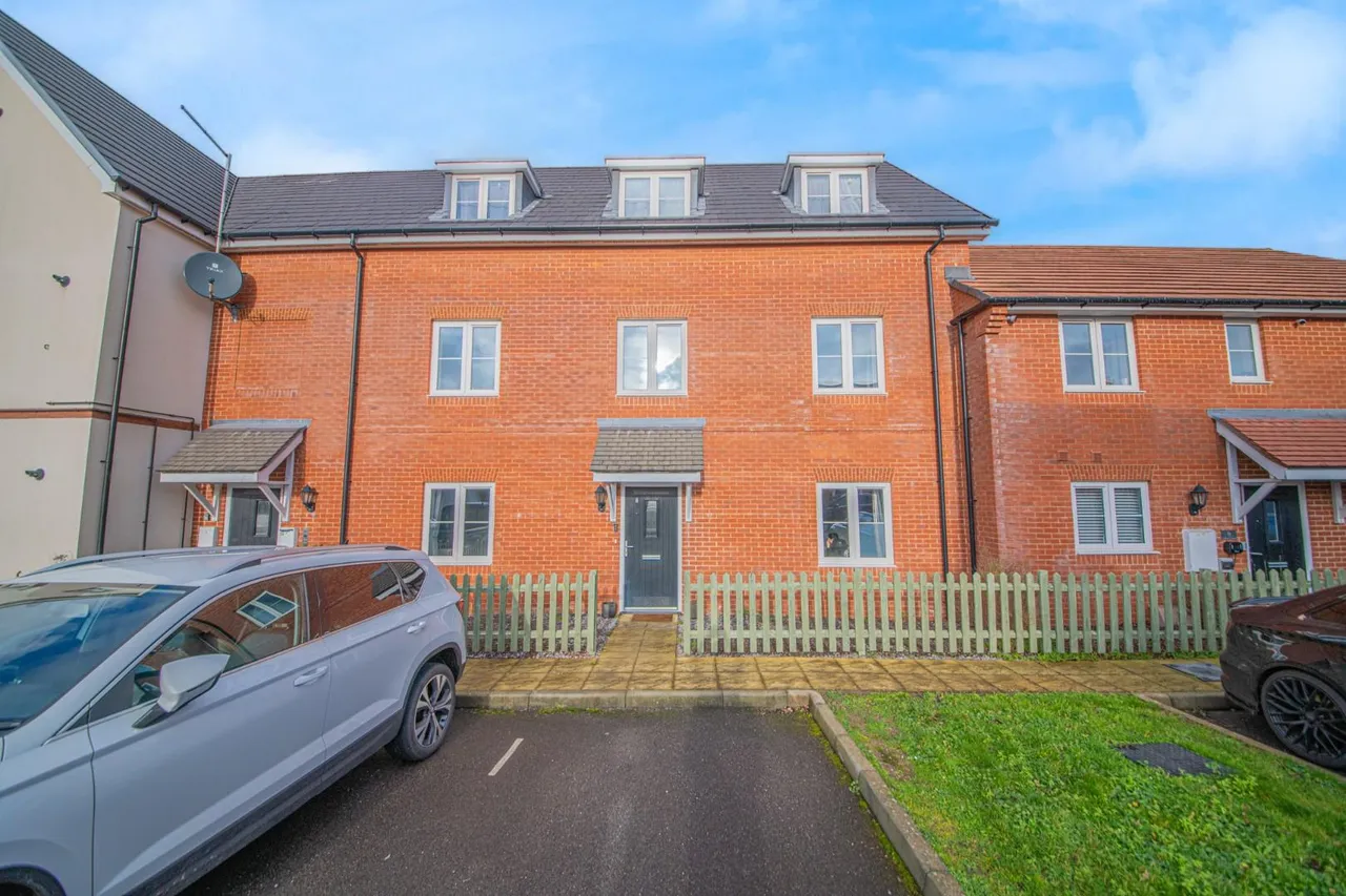 2 bed flat for sale — 8 Chiltern Crescent, Fair Oak, EASTLEIGH, Hampshire, SO50 7GJ