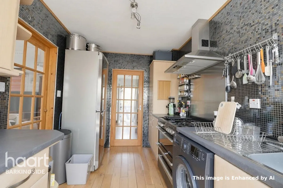 Manford Cross, Chigwell, IG7, photo 15