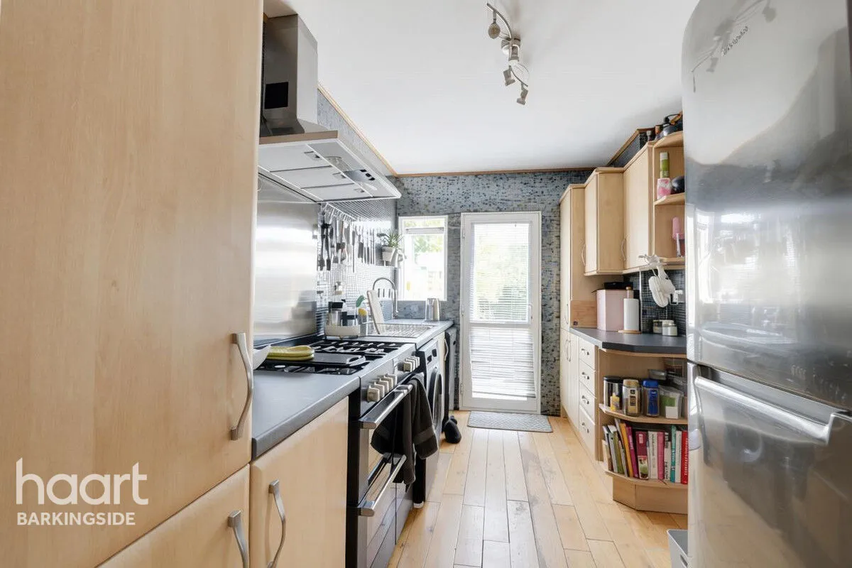 Manford Cross, Chigwell, IG7, photo 16