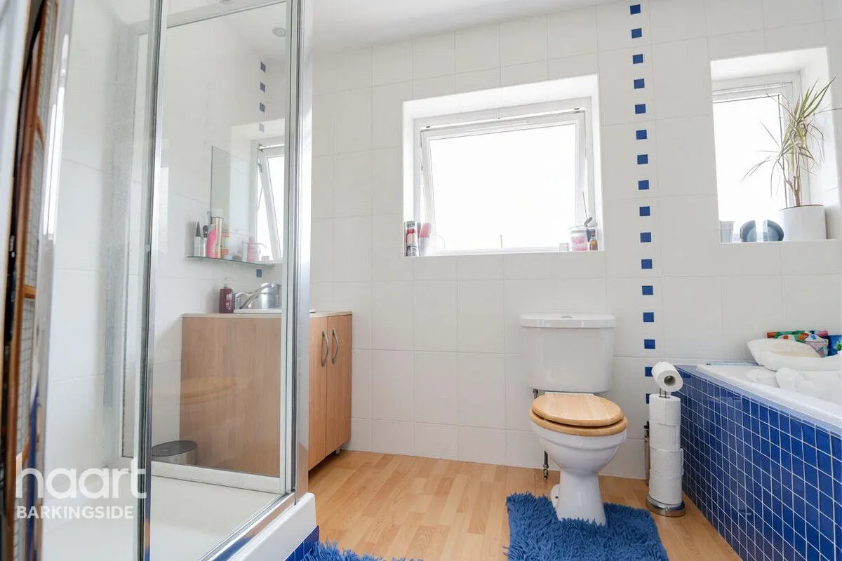 Manford Cross, Chigwell, IG7, photo 21