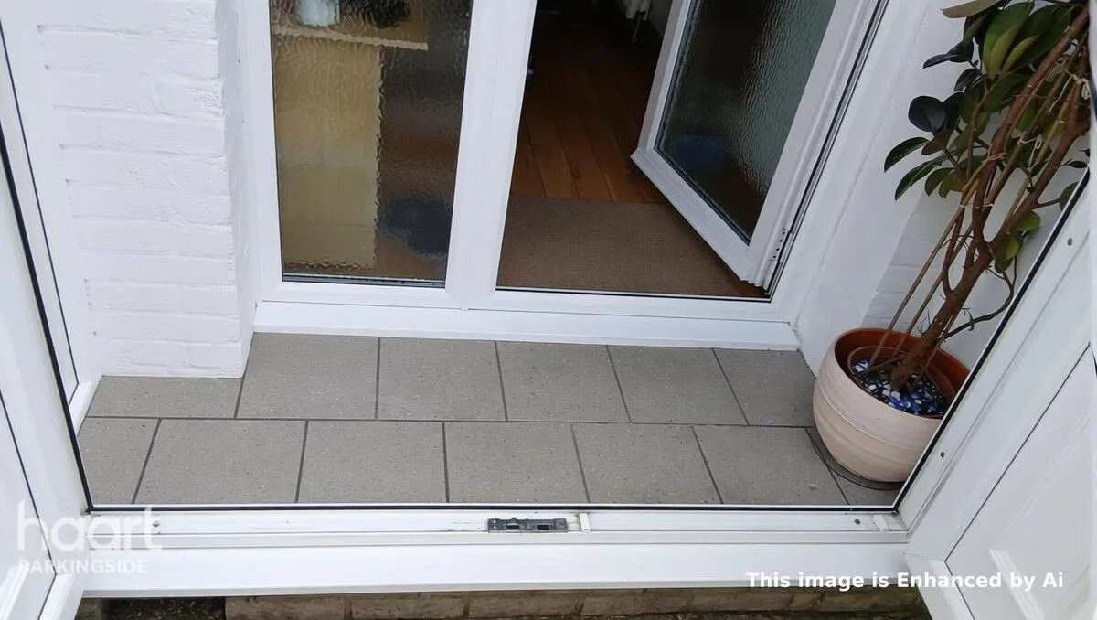 Manford Cross, Chigwell, IG7, photo 10