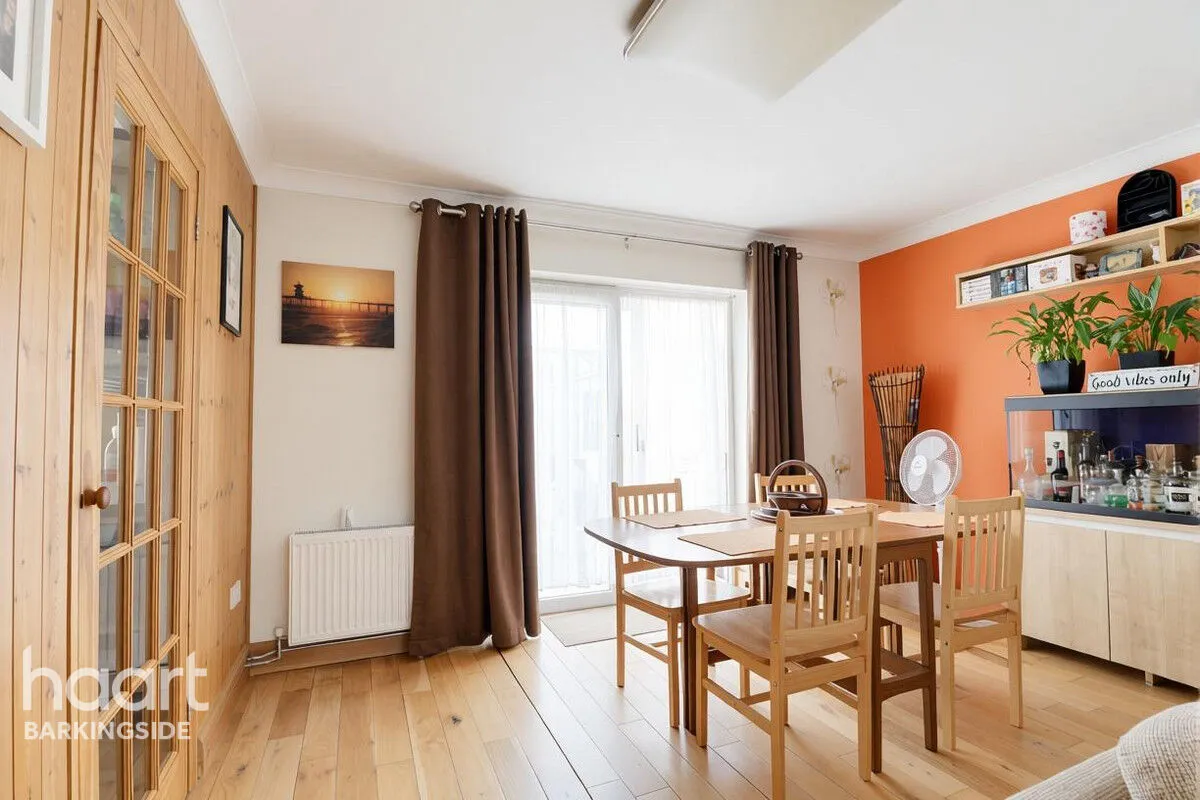Manford Cross, Chigwell, IG7, photo 14