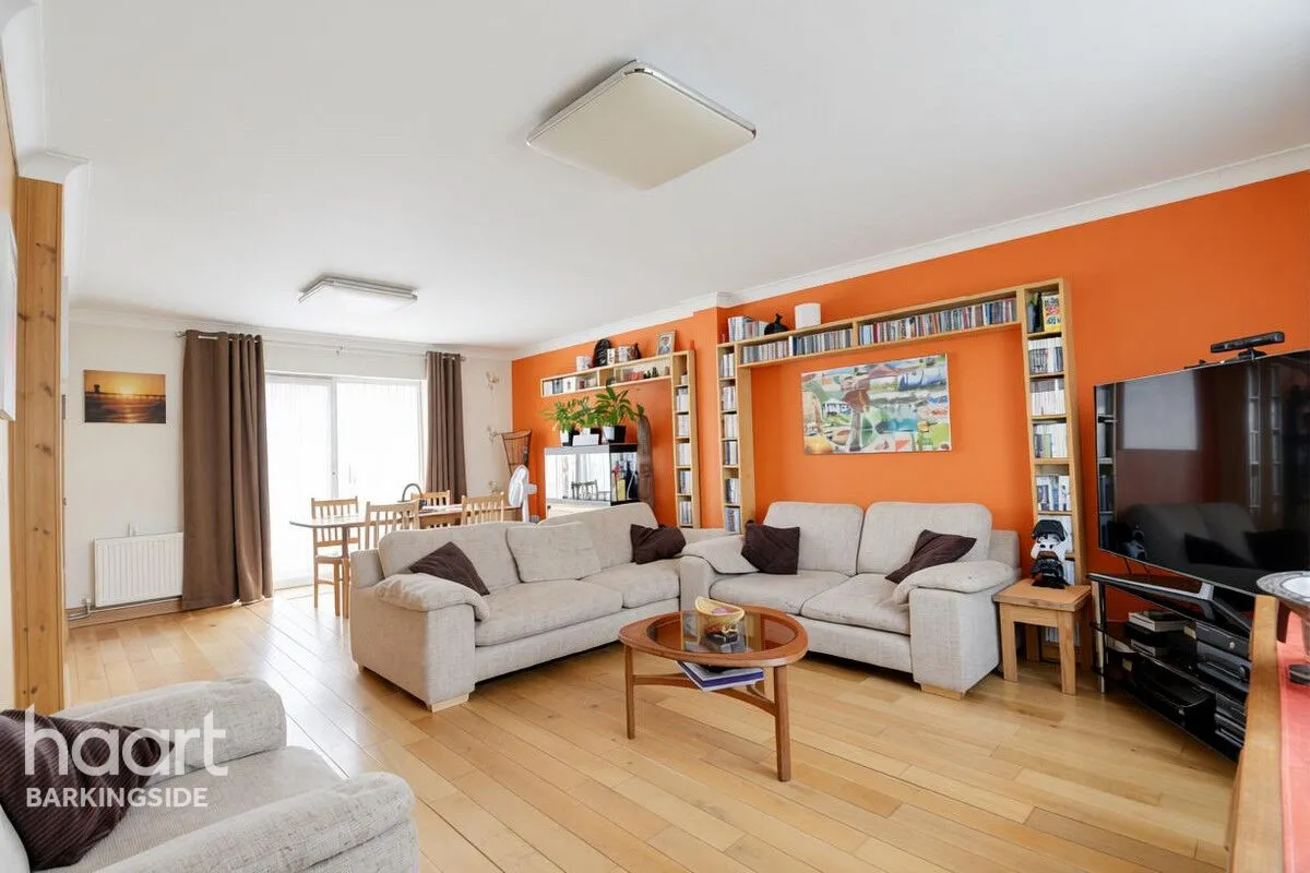 Manford Cross, Chigwell, IG7, photo 13
