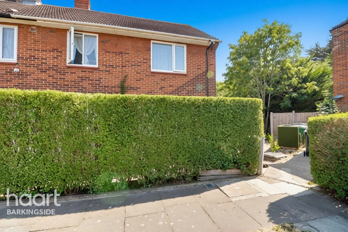 Manford Cross, Chigwell, IG7, photo 30