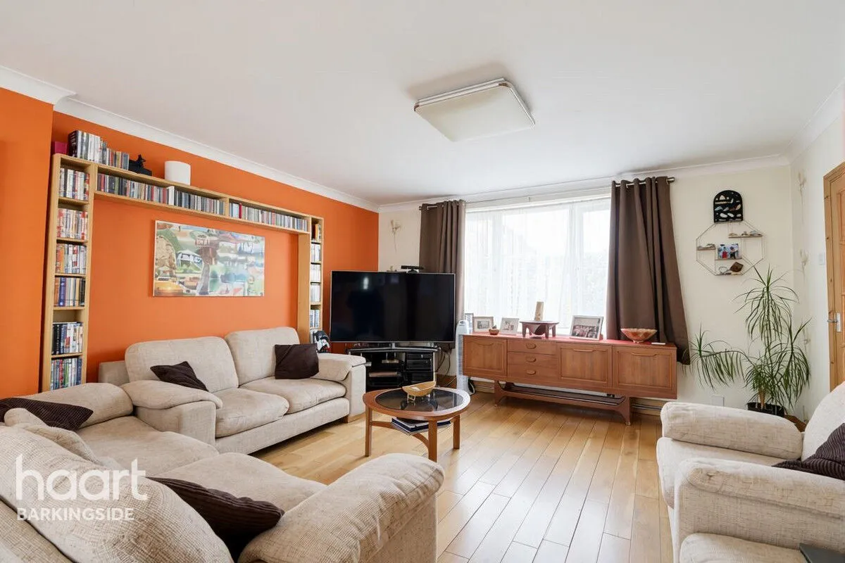 Manford Cross, Chigwell, IG7, photo 12
