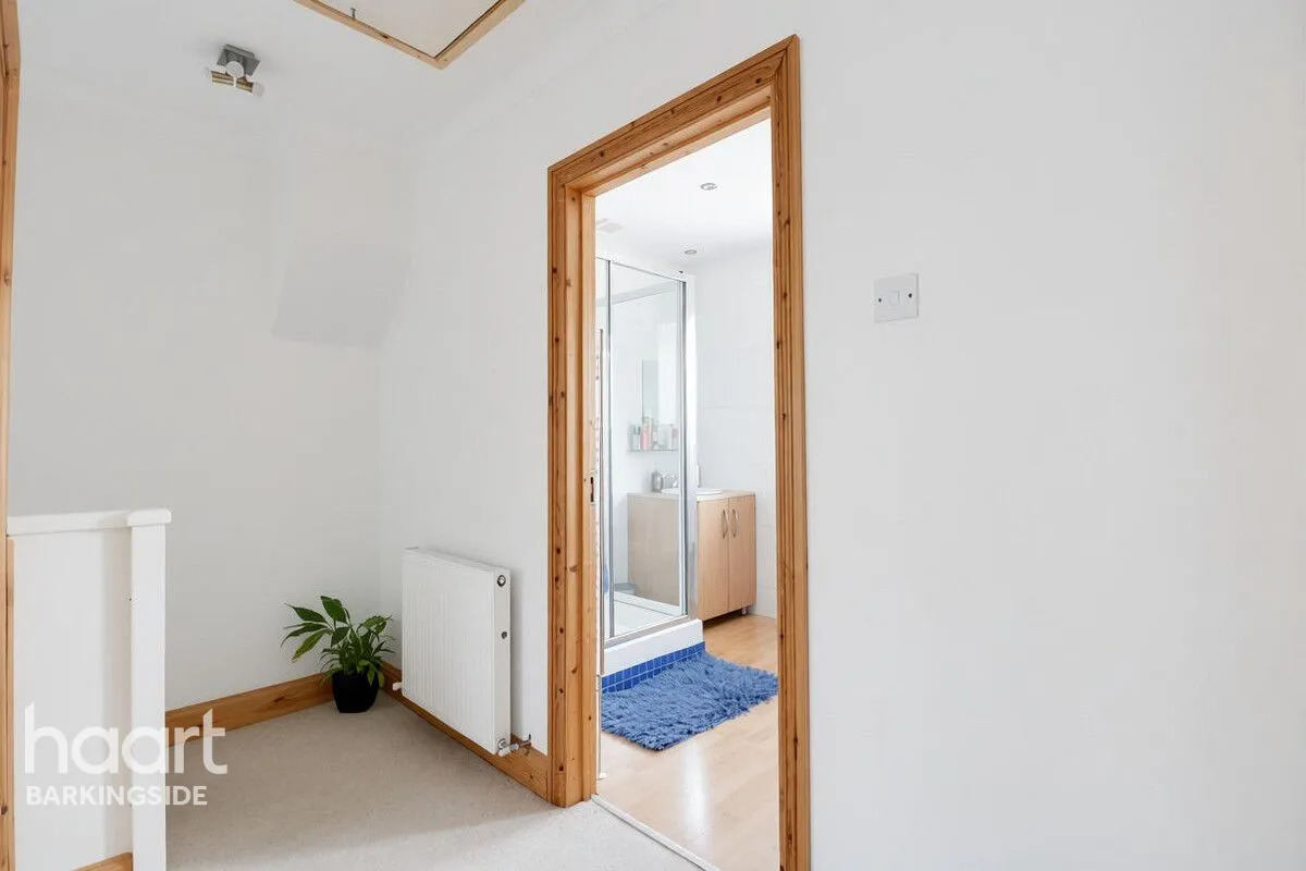 Manford Cross, Chigwell, IG7, photo 17