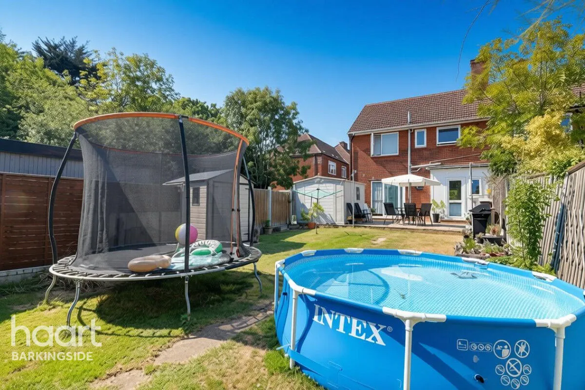 Manford Cross, Chigwell, IG7, photo 6
