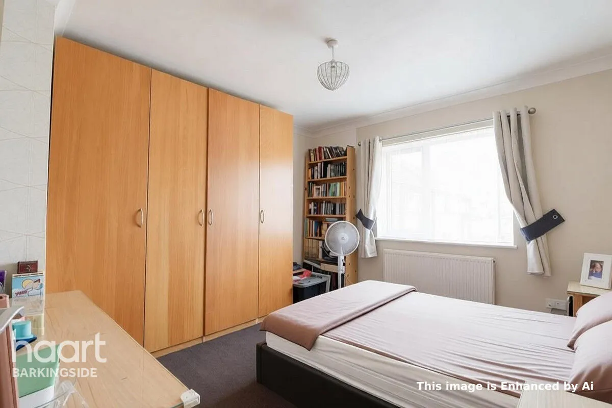 Manford Cross, Chigwell, IG7, photo 7